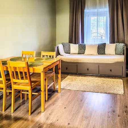 Mi Casa Vendeghaz - *