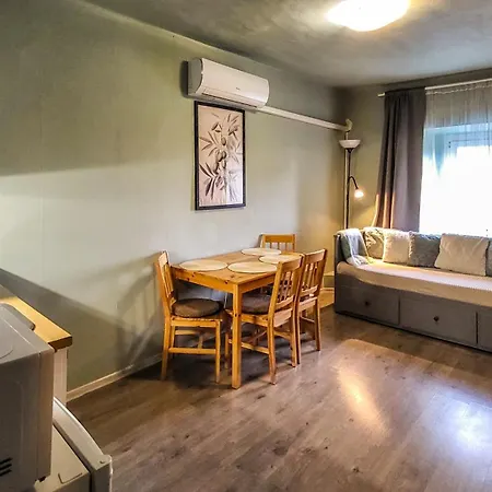 Mi Casa Vendeghaz - *