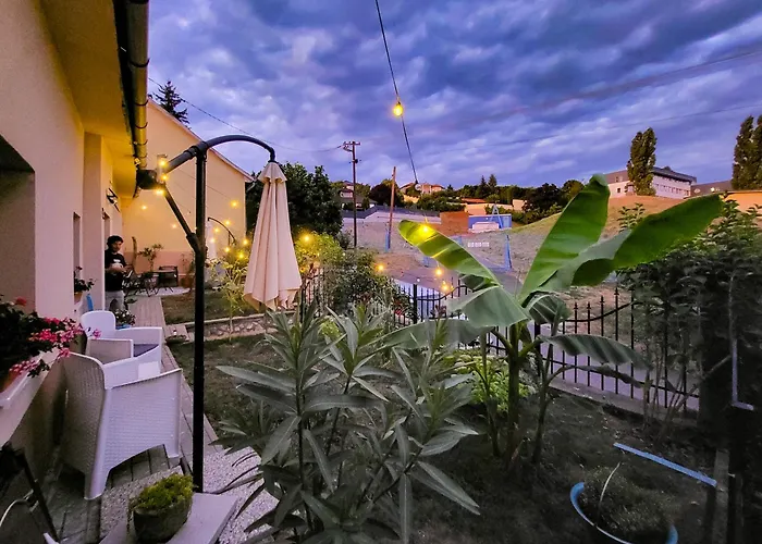 Mi Casa Vendeghaz - *